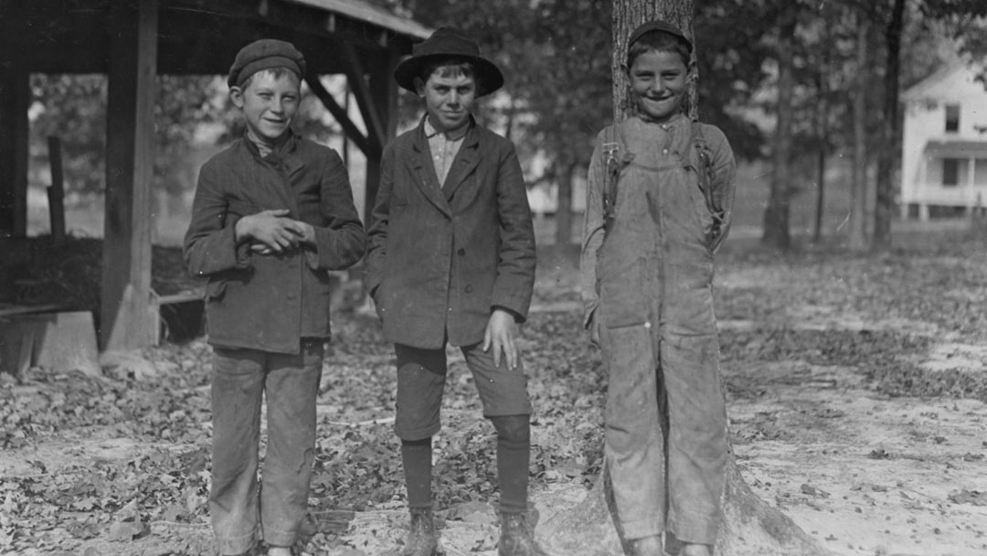 Haurtzaroa putzu sakon bat da; bertan pilatzen joan den urak ez du hondoa ikusten uzten