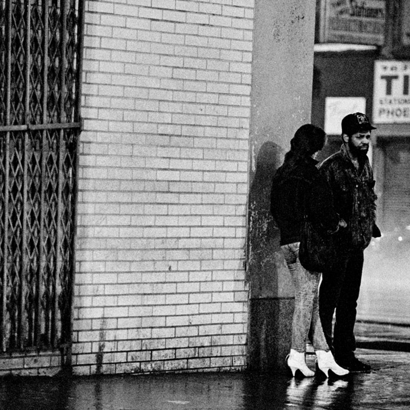 Prostituta bat bere txuloarekin New Yorken, 1989. urtean. Matt Weberren irudia