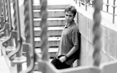 Gogoratu naiz Cano gazteaz, eta nitaz, sinesbako bat bere aldean, koadernoak lohitzen hasi ginen garaian