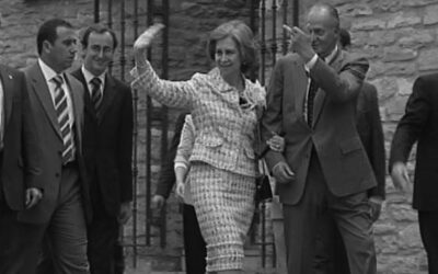 Pensamos que la Corona, en su papel de símbolo de unidad y de concordia entre los ciudadanos, puede mediar y contribuir decisivamente a relajar este ambiente encarecido [sic]