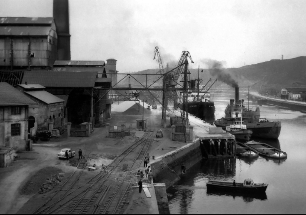 Bilboko itsasadarrean porlan fabrika-Bilboko portu autonomoaren artxibo historikoa