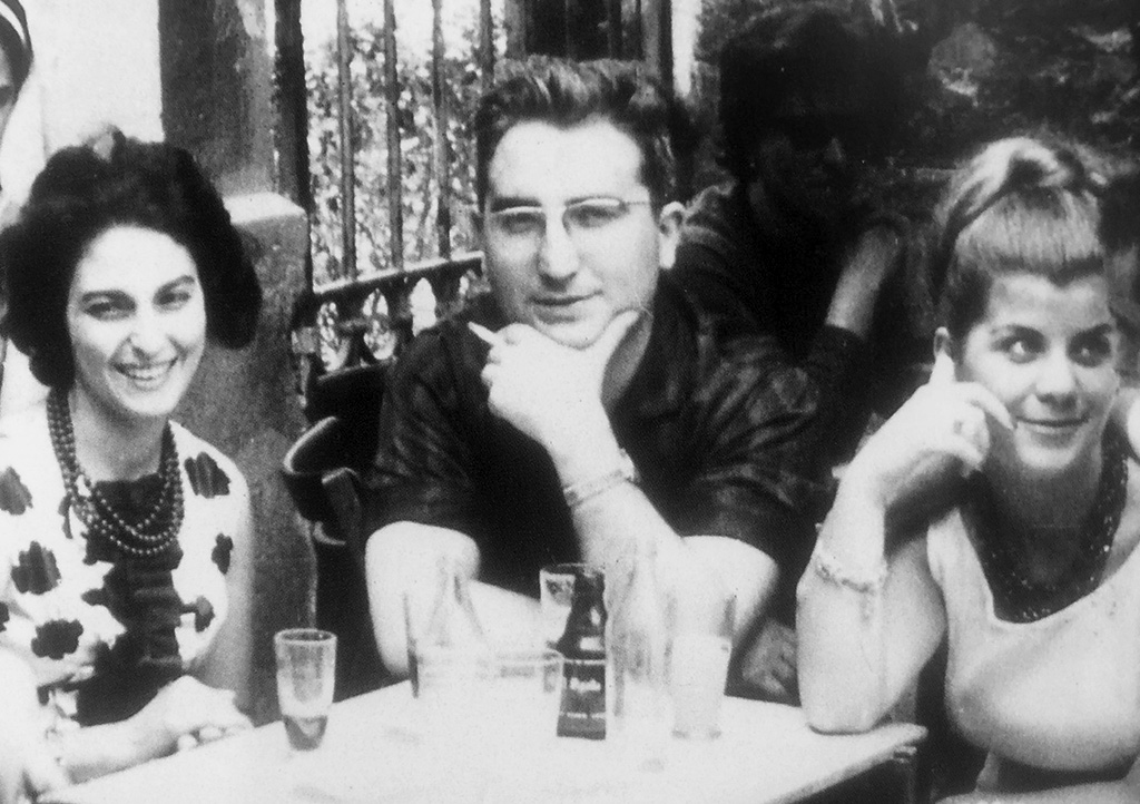 Gabriel eta Meli laneko lagun batzuekin 1959. urtean. Aresti-Esteban sendiaren funtsa