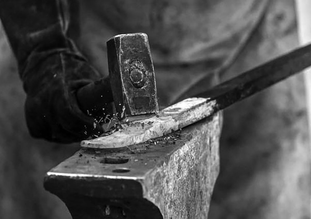 Mailua burni goria kolpatzen ingudean