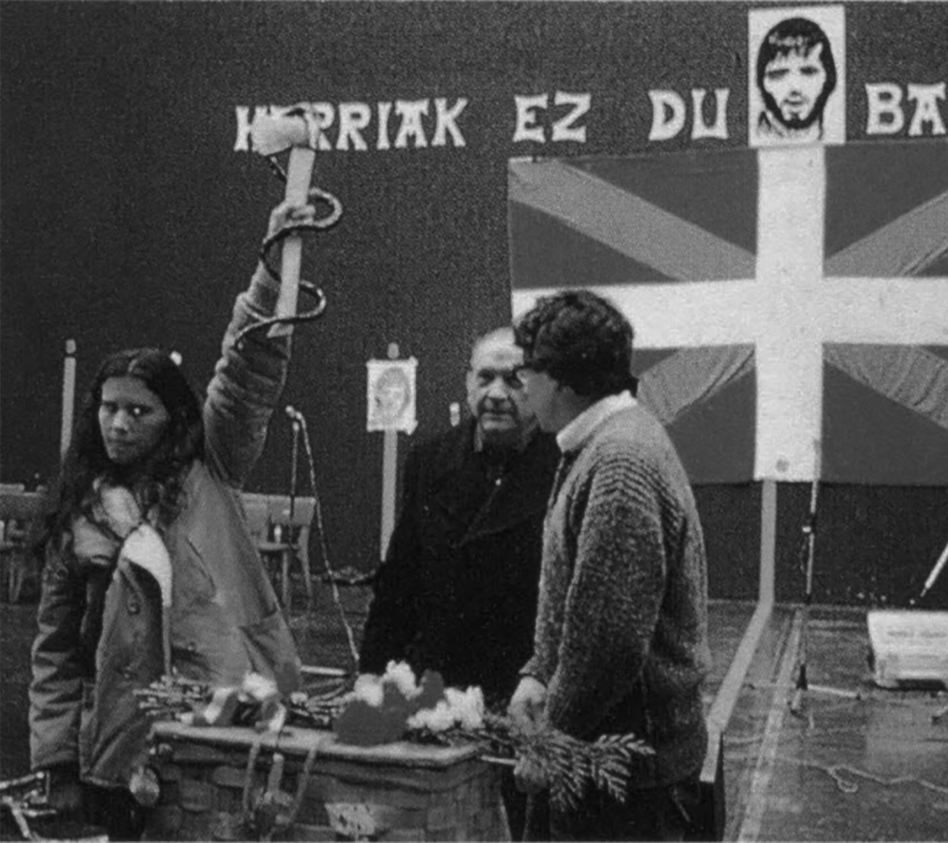 Mikel Goikoetxea Txapelaren omenaldian Santi Brouard eta Peixoto Izaskun Ugartereki, Txapelaren bikotearekin n 1984ko urtarrilean